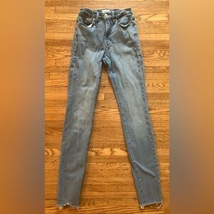 Good American Good Legs Skinny Jeans Light Wash Raw Hem 4/27 X 35